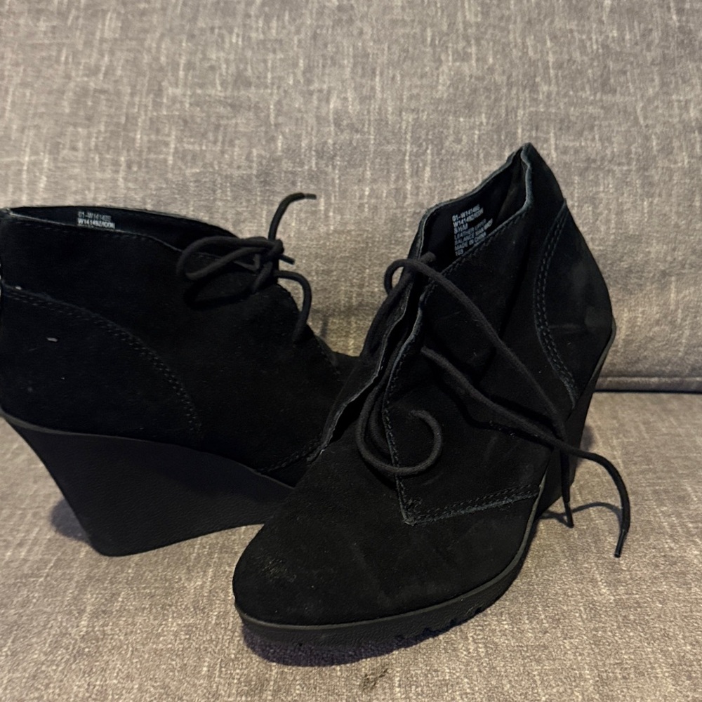 White Mountain Black Suede Wedges